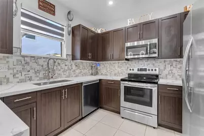 2614 SE 13th St, Homestead, FL 33035 - Photo 2