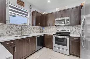 2614 SE 13th St, Homestead, FL 33035 - Photo 2