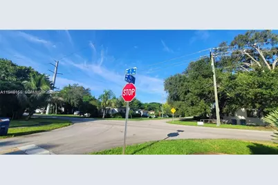 567 NW 90th St #3, El Portal, FL 33150 - Photo 2