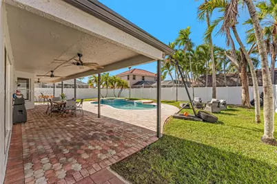 590 SW 178th Way, Pembroke Pines, FL 33029 - Photo 10