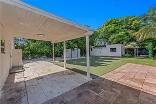 889 NW 102nd St, Miami, FL 33150 - Photo 6