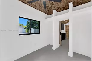 889 NW 102nd St, Miami, FL 33150 - Photo 4