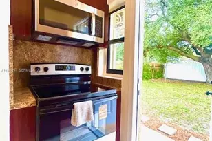 832 NW 16th Terrace, Fort Lauderdale, FL 33311 - Photo 8