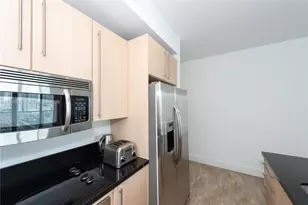 79 SW 12th St, Miami, FL 33130 - Photo 12