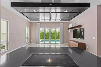 8415 NW 34th Dr, Doral, FL 33122 - Photo 24