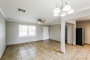 240 N 69th Way, Hollywood, FL 33024 - Photo 6