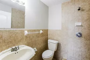 240 N 69th Way, Hollywood, FL 33024 - Photo 16