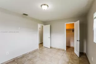 240 N 69th Way, Hollywood, FL 33024 - Photo 10