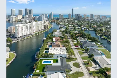 430 Tamarind Dr, Hallandale Beach, FL 33009 - Photo 6