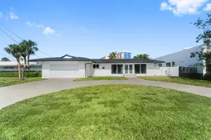 430 Tamarind Dr, Hallandale Beach, FL 33009 - Photo 2