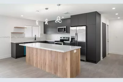 430 Tamarind Dr, Hallandale Beach, FL 33009 - Photo 24