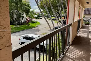 841 NE 207th Ln, Miami, FL 33179 - Photo 40