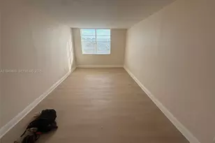 484 NW 165th St Rd, Miami, FL 33169 - Photo 10