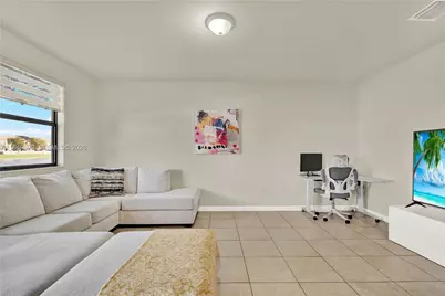 9411 W 35th Ave, Hialeah, FL 33018 - Photo 12