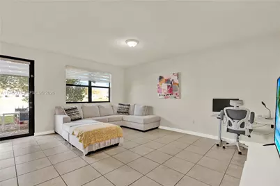 9411 W 35th Ave, Hialeah, FL 33018 - Photo 10
