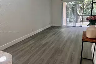 9156 NW 40th St, Coral Springs, FL 33065 - Photo 2