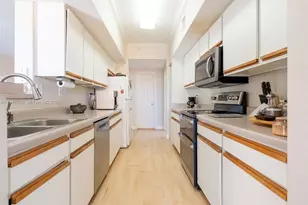 11700 SW 2nd St, Pembroke Pines, FL 33025 - Photo 10