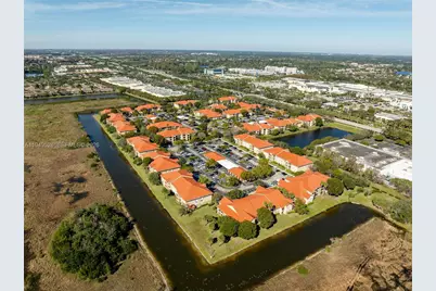 11700 SW 2nd St #13202, Pembroke Pines, FL 33025 - Photo 2