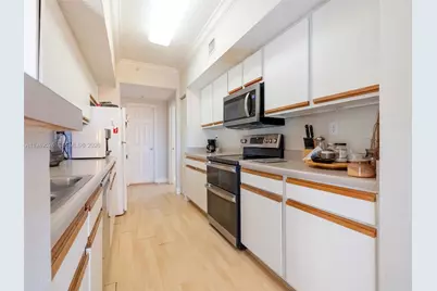 11700 SW 2nd St #13202, Pembroke Pines, FL 33025 - Photo 12