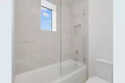 19670 NE 14th Ct #19670, Miami, FL 33179 - Photo 38
