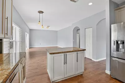 2216 NW 72nd Ter, Pembroke Pines, FL 33024 - Photo 12