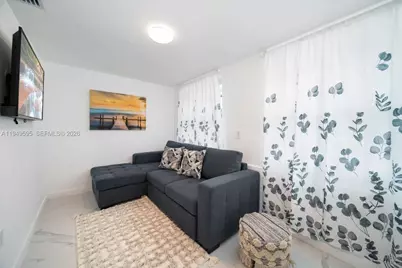 810 NW 21st Ct, Miami, FL 33125 - Photo 20