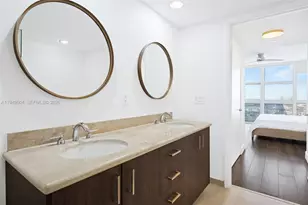 50 Biscayne Blvd, Miami, FL 33132 - Photo 16