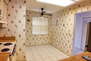 7220 Lake Cir Dr, Margate, FL 33063 - Photo 4