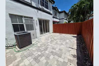 7673 NW 116th Ave, Doral, FL 33178 - Photo 12