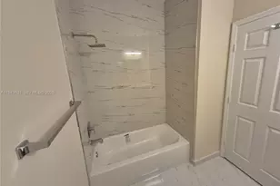 7673 NW 116th Ave, Doral, FL 33178 - Photo 18