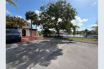 7216 Jacaranda Ln, Miami Lakes, FL 33014 - Photo 2