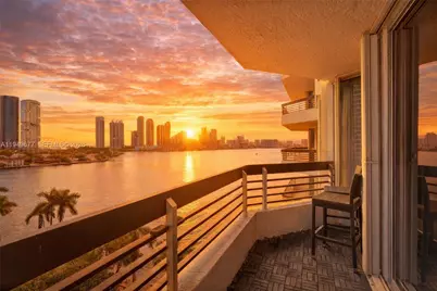 3600 Mystic Pointe Dr #1017, Aventura, FL 33180 - Photo 4