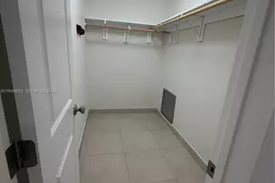 425 E 17th St, Hialeah, FL 33010 - Photo 14