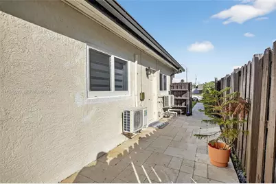 730 N 72nd Way, Hollywood, FL 33024 - Photo 18