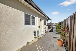 730 N 72nd Way, Hollywood, FL 33024 - Photo 18