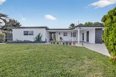 730 N 72nd Way, Hollywood, FL 33024 - Photo 2