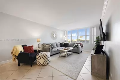 7441 Wayne Ave #2B, Miami Beach, FL 33141 - Photo 1