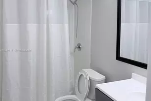 10000 NW 80th Ct, Hialeah Gardens, FL 33016 - Photo 14