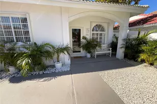 1106 SE 13th Ave, Homestead, FL 33035 - Photo 2