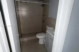 7010 NW 186th St, Hialeah, FL 33015 - Photo 20