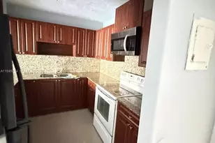 7010 NW 186th St, Hialeah, FL 33015 - Photo 14