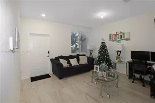 2432 SE 10th Ct, Homestead, FL 33035 - Photo 2