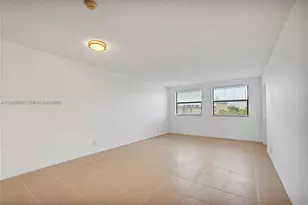 8180 Geneva Ct, Doral, FL 33166 - Photo 22