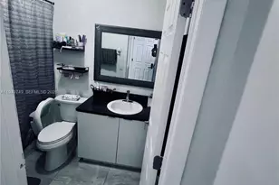 8851 NW 119th St, Hialeah Gardens, FL 33018 - Photo 18