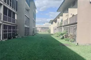 8851 NW 119th St, Hialeah Gardens, FL 33018 - Photo 28