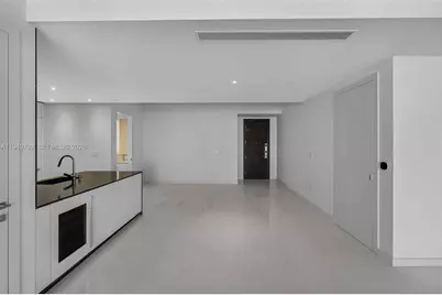 300 N Biscayne Boulevard Way #4809W, Miami, FL 33131 - Photo 4