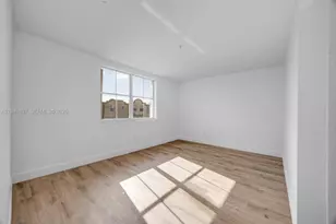 390 NW 86th Ct, Miami, FL 33126 - Photo 14