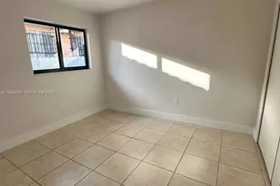 2223 NW 4th St, Miami, FL 33125 - Photo 8