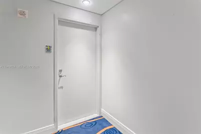 185 SW 7th St #603, Miami, FL 33130 - Photo 6