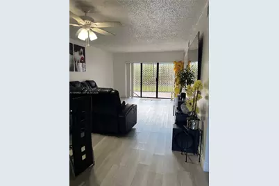 8879A Fontainebleau Blvd #105, Miami, FL 33172 - Photo 2